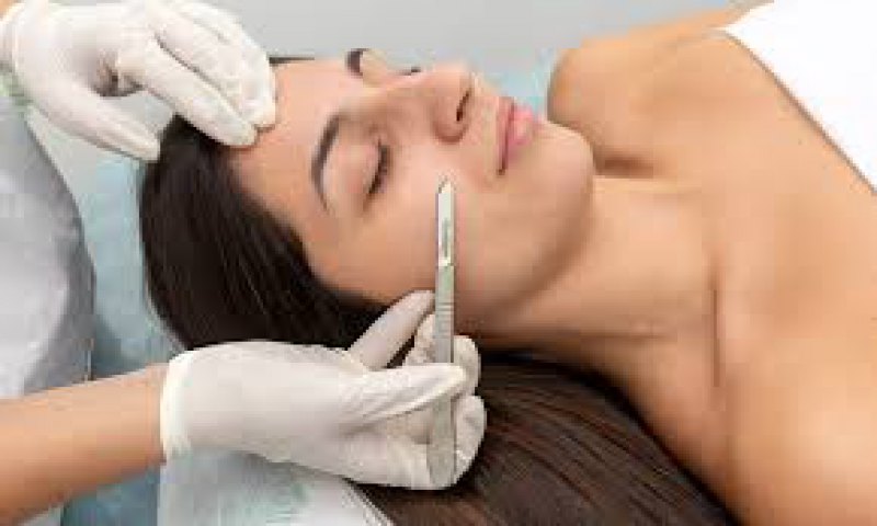 Dermaplane w/ Extractions, LED and Mask