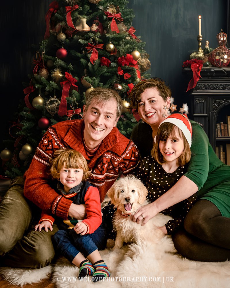 MINI FESTIVE FUN!15m Studio Mini-Shoot + 5 Digitals 