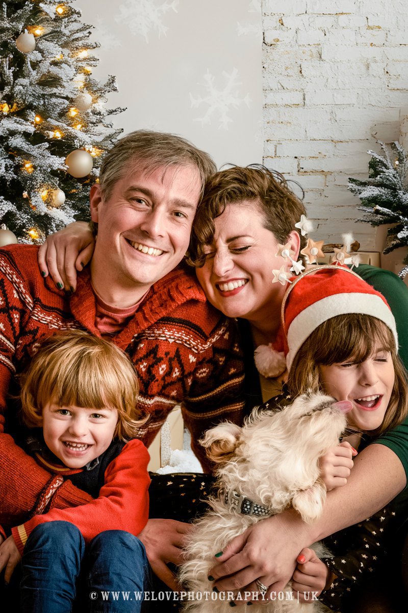 FESTIVE FUN! VOUCHER: 30m Studio Mini-Shoot + 3 Digitals